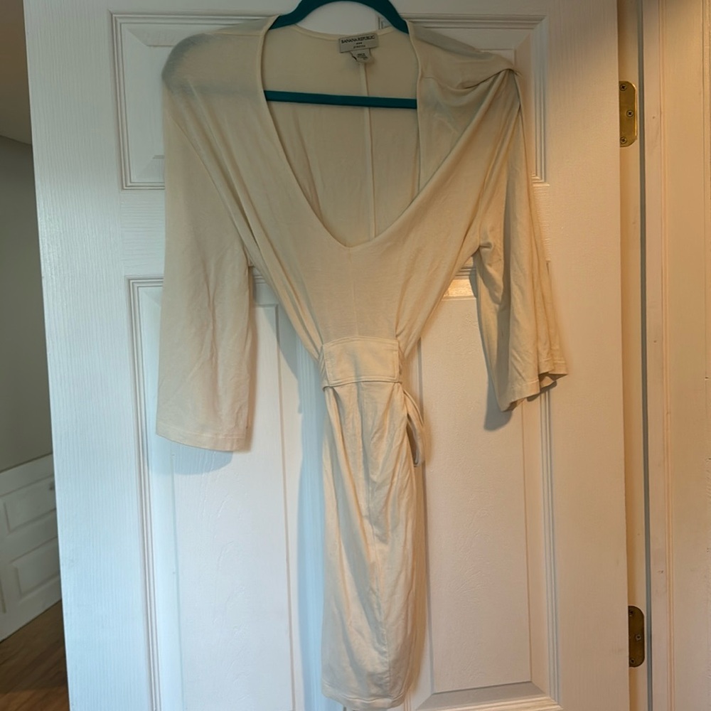 Banana Republic Stretch dress. 3/4 sleeves M oatmeal